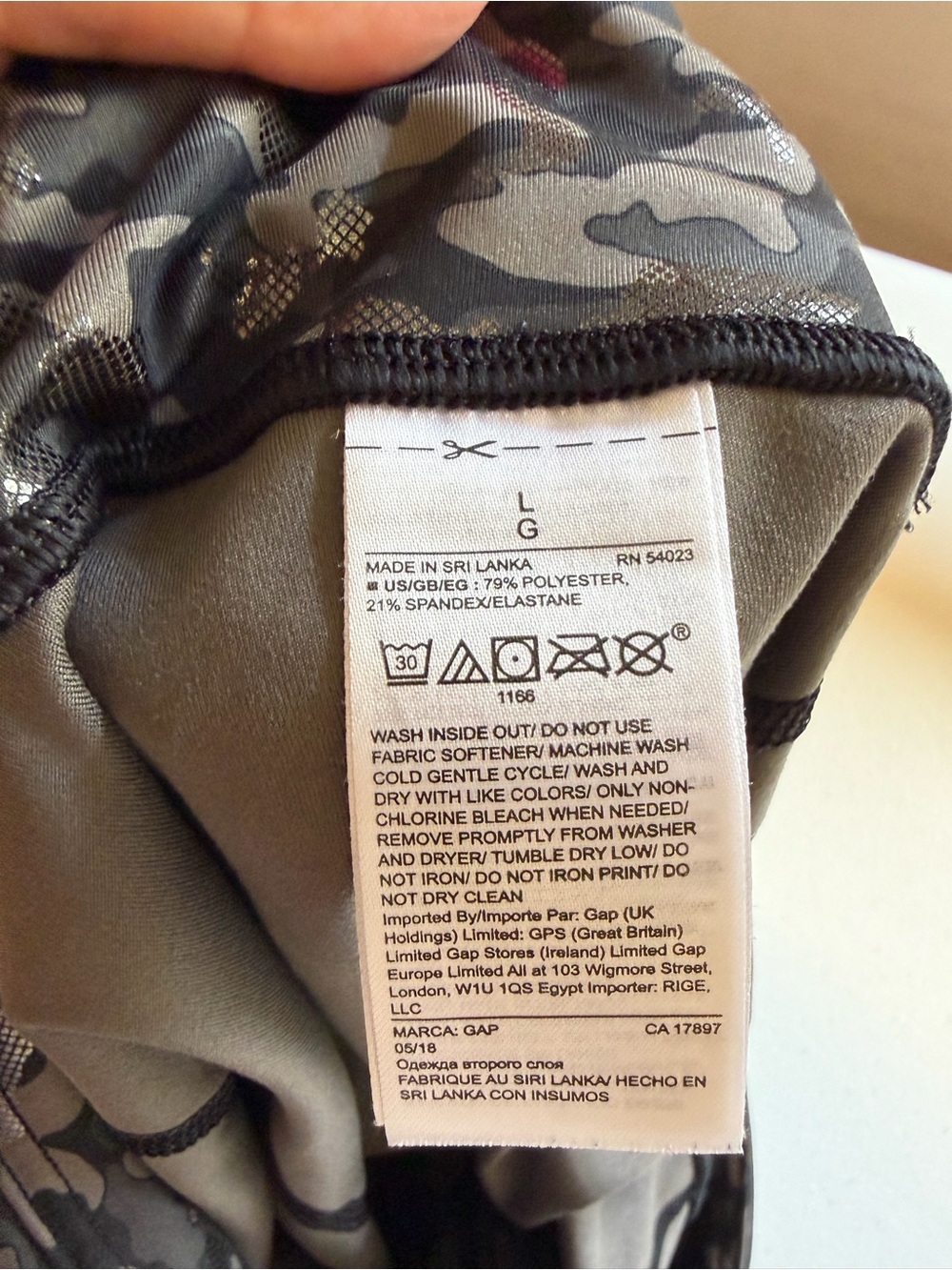 GapFit Women's Size Large Camo Foil 7/8 Leggings High Rise Athleisure Gym Yoga - Picture 7 of 7